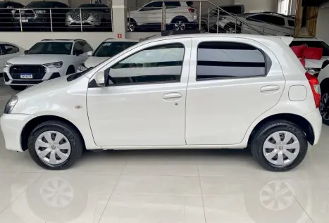 TOYOTA Etios Hatch 1.3 16V 4P FLEX X AUTOMTICO, Foto 4
