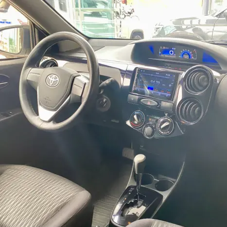 TOYOTA Etios Hatch 1.3 16V 4P FLEX X AUTOMTICO, Foto 8