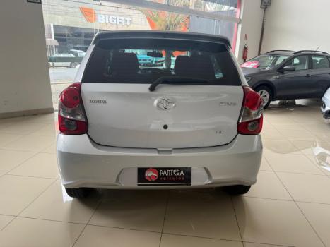 TOYOTA Etios Hatch 1.3 16V 4P FLEX X, Foto 2