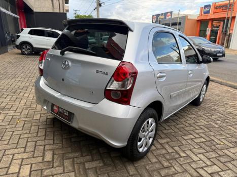 TOYOTA Etios Hatch 1.3 16V 4P FLEX X, Foto 5