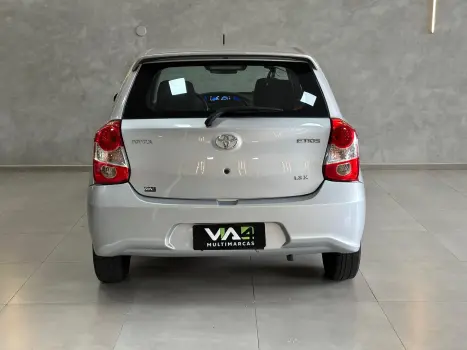 TOYOTA Etios Hatch 1.3 16V 4P FLEX, Foto 6