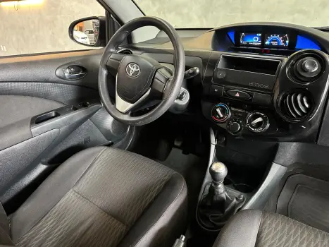 TOYOTA Etios Hatch 1.3 16V 4P FLEX, Foto 10