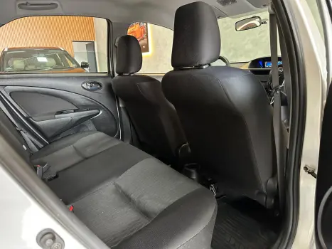 TOYOTA Etios Hatch 1.3 16V 4P FLEX, Foto 12