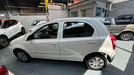 TOYOTA Etios Hatch 1.3 16V 4P FLEX X, Foto 4