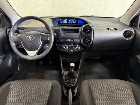 TOYOTA Etios Hatch 1.3 16V 4P FLEX X, Foto 2