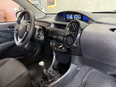 TOYOTA Etios Hatch 1.3 16V 4P FLEX X, Foto 4