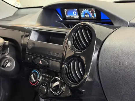 TOYOTA Etios Hatch 1.3 16V 4P FLEX X, Foto 6