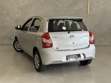 TOYOTA Etios Hatch 1.3 16V 4P FLEX X, Foto 7