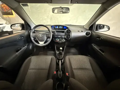 TOYOTA Etios Hatch 1.3 16V 4P FLEX X, Foto 8