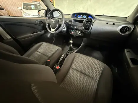 TOYOTA Etios Hatch 1.3 16V 4P FLEX X, Foto 10