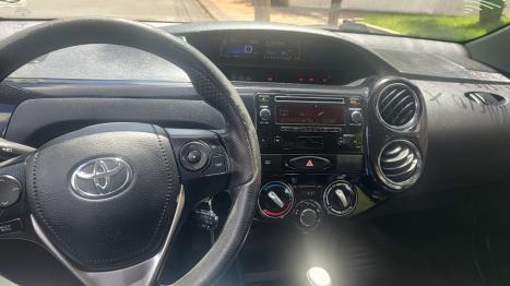 TOYOTA Etios Hatch 1.5 16V 4P FLEX XS AUTOM�TICO, Foto 10