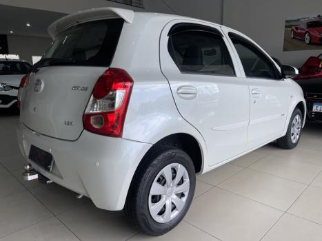 TOYOTA Etios Hatch 1.3 16V 4P FLEX X, Foto 4