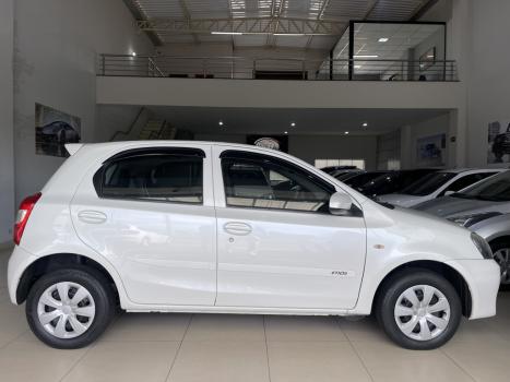 TOYOTA Etios Hatch 1.3 16V 4P FLEX X, Foto 6