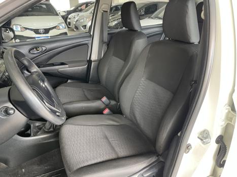 TOYOTA Etios Hatch 1.3 16V 4P FLEX X, Foto 9