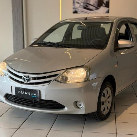 TOYOTA Etios Hatch 1.3 16V 4P FLEX X, Foto 2