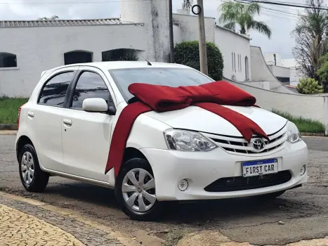 TOYOTA Etios Hatch 1.3 16V 4P FLEX XS, Foto 4