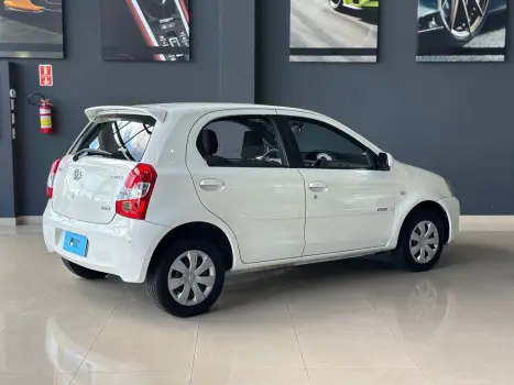 TOYOTA Etios Hatch 1.3 16V 4P FLEX XS, Foto 3