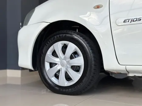 TOYOTA Etios Hatch 1.3 16V 4P FLEX XS, Foto 7