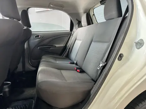 TOYOTA Etios Hatch 1.3 16V 4P FLEX XS, Foto 15