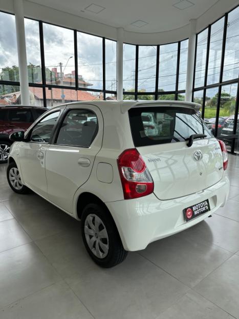 TOYOTA Etios Hatch 1.5 16V 4P FLEX XS, Foto 2