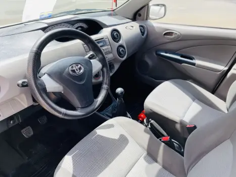 TOYOTA Etios Hatch 1.3 16V 4P FLEX XS, Foto 6