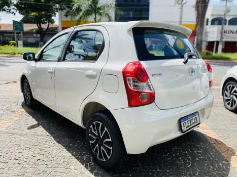 TOYOTA Etios Hatch 1.3 16V 4P FLEX XS, Foto 9