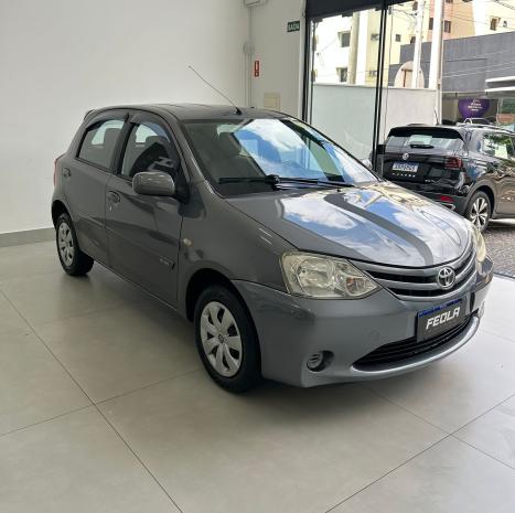 TOYOTA Etios Hatch 1.3 16V 4P FLEX XS, Foto 2