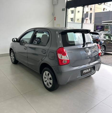 TOYOTA Etios Hatch 1.3 16V 4P FLEX XS, Foto 3