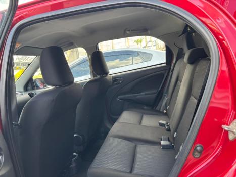 TOYOTA Etios Hatch 1.3 16V 4P FLEX X AUTOM�TICO, Foto 6