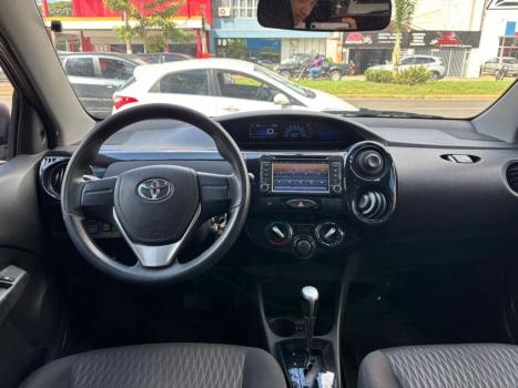 TOYOTA Etios Hatch 1.3 16V 4P FLEX X AUTOM�TICO, Foto 8
