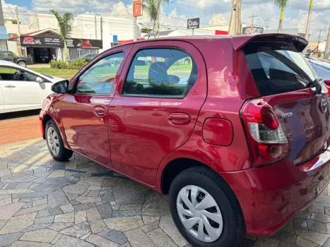TOYOTA Etios Hatch 1.3 16V 4P FLEX X AUTOM�TICO, Foto 13
