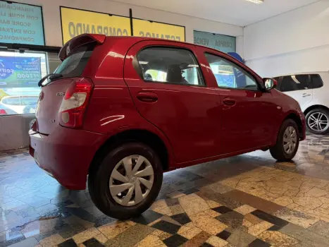 TOYOTA Etios Hatch 1.3 16V 4P FLEX X AUTOM�TICO, Foto 5