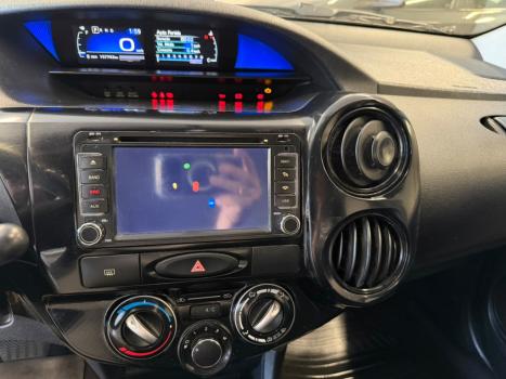 TOYOTA Etios Hatch 1.3 16V 4P FLEX X AUTOM�TICO, Foto 14