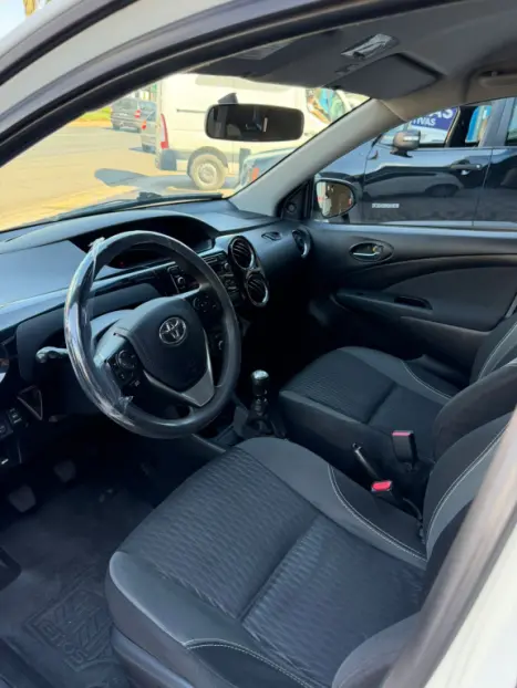 TOYOTA Etios Hatch 1.3 16V 4P FLEX XS, Foto 4