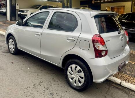 TOYOTA Etios Hatch 1.3 16V 4P FLEX X, Foto 4