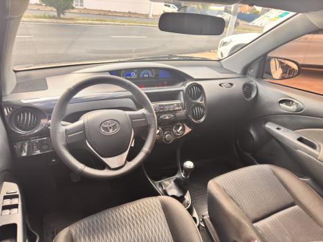TOYOTA Etios Hatch 1.3 16V 4P FLEX X, Foto 13