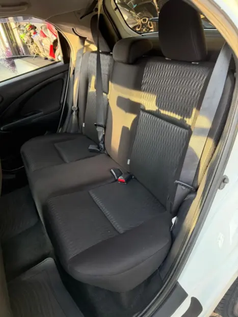 TOYOTA Etios Hatch 1.5 16V 4P FLEX XS AUTOM�TICO, Foto 14