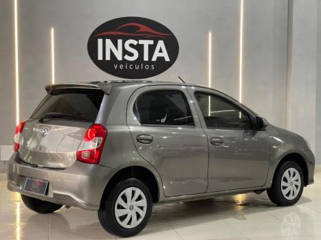 TOYOTA Etios Hatch 1.3 16V 4P FLEX X AUTOM�TICO, Foto 4