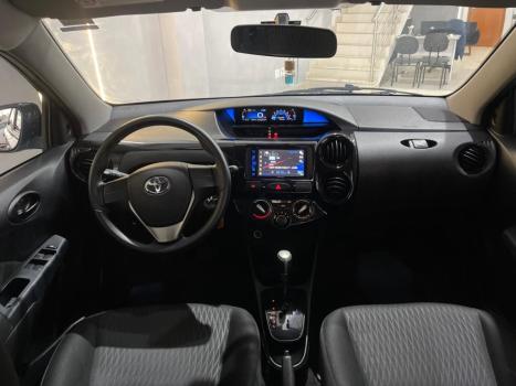 TOYOTA Etios Hatch 1.3 16V 4P FLEX X AUTOM�TICO, Foto 5