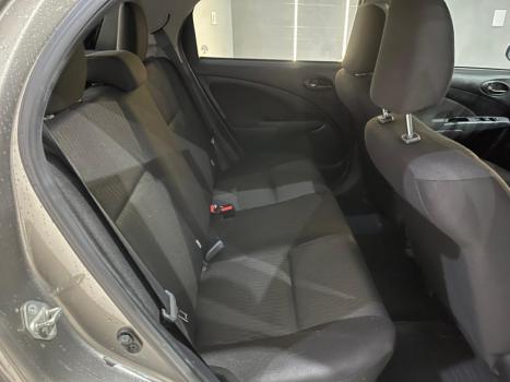 TOYOTA Etios Hatch 1.3 16V 4P FLEX X AUTOM�TICO, Foto 9