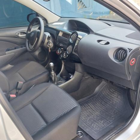 TOYOTA Etios Hatch 1.3 16V 4P FLEX X, Foto 6