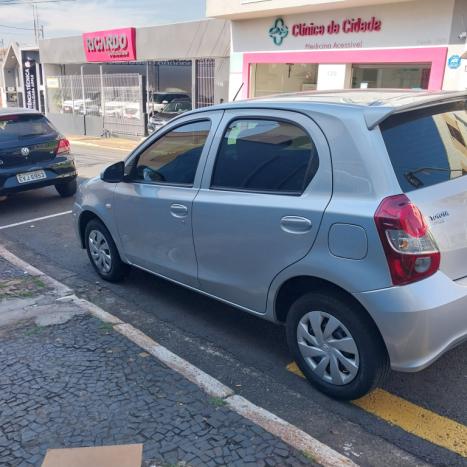 TOYOTA Etios Hatch 1.3 16V 4P FLEX X, Foto 4