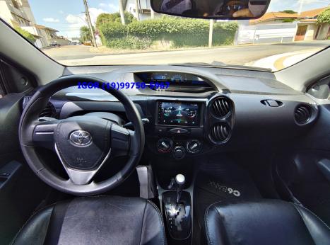 TOYOTA Etios Hatch 1.3 16V 4P FLEX X AUTOM�TICO, Foto 3