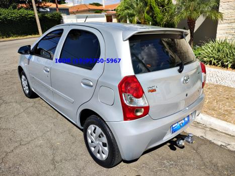 TOYOTA Etios Hatch 1.3 16V 4P FLEX X AUTOM�TICO, Foto 4