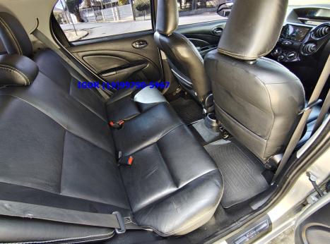 TOYOTA Etios Hatch 1.3 16V 4P FLEX X AUTOM�TICO, Foto 7