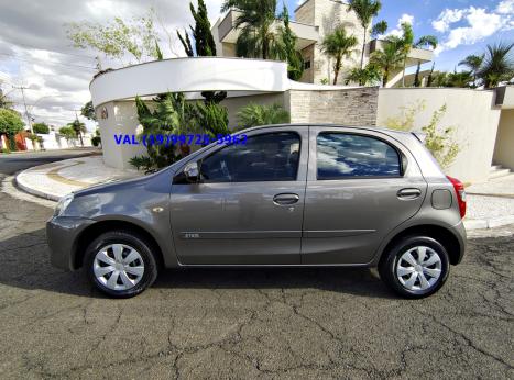 TOYOTA Etios Hatch 1.3 16V 4P FLEX X, Foto 2