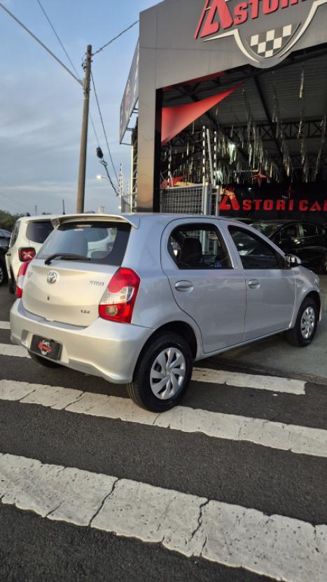 TOYOTA Etios Hatch 1.3 16V 4P FLEX X, Foto 4