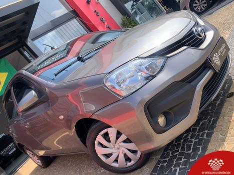 TOYOTA Etios Hatch 1.3 16V 4P FLEX X AUTOM�TICO, Foto 3