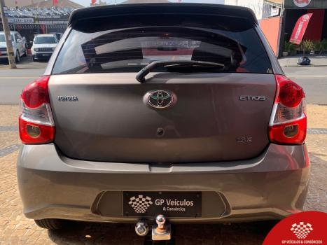 TOYOTA Etios Hatch 1.3 16V 4P FLEX X AUTOM�TICO, Foto 5