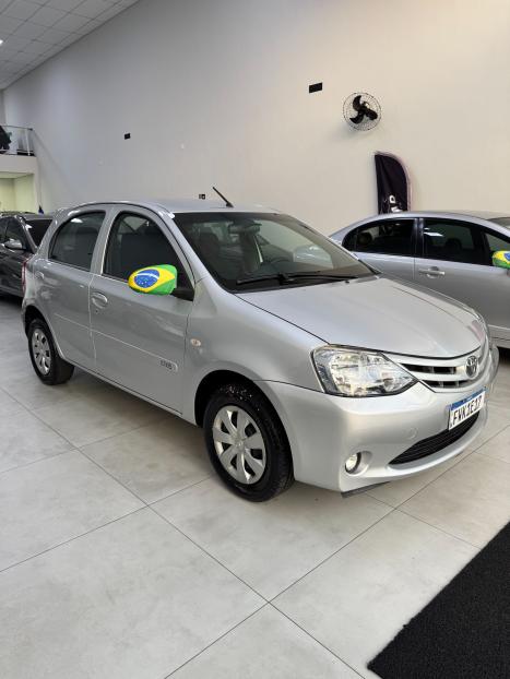 TOYOTA Etios Hatch 1.3 16V 4P FLEX, Foto 2